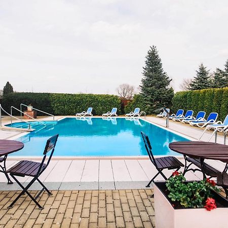 Dw Airen Hotel Тженсач Екстериор снимка