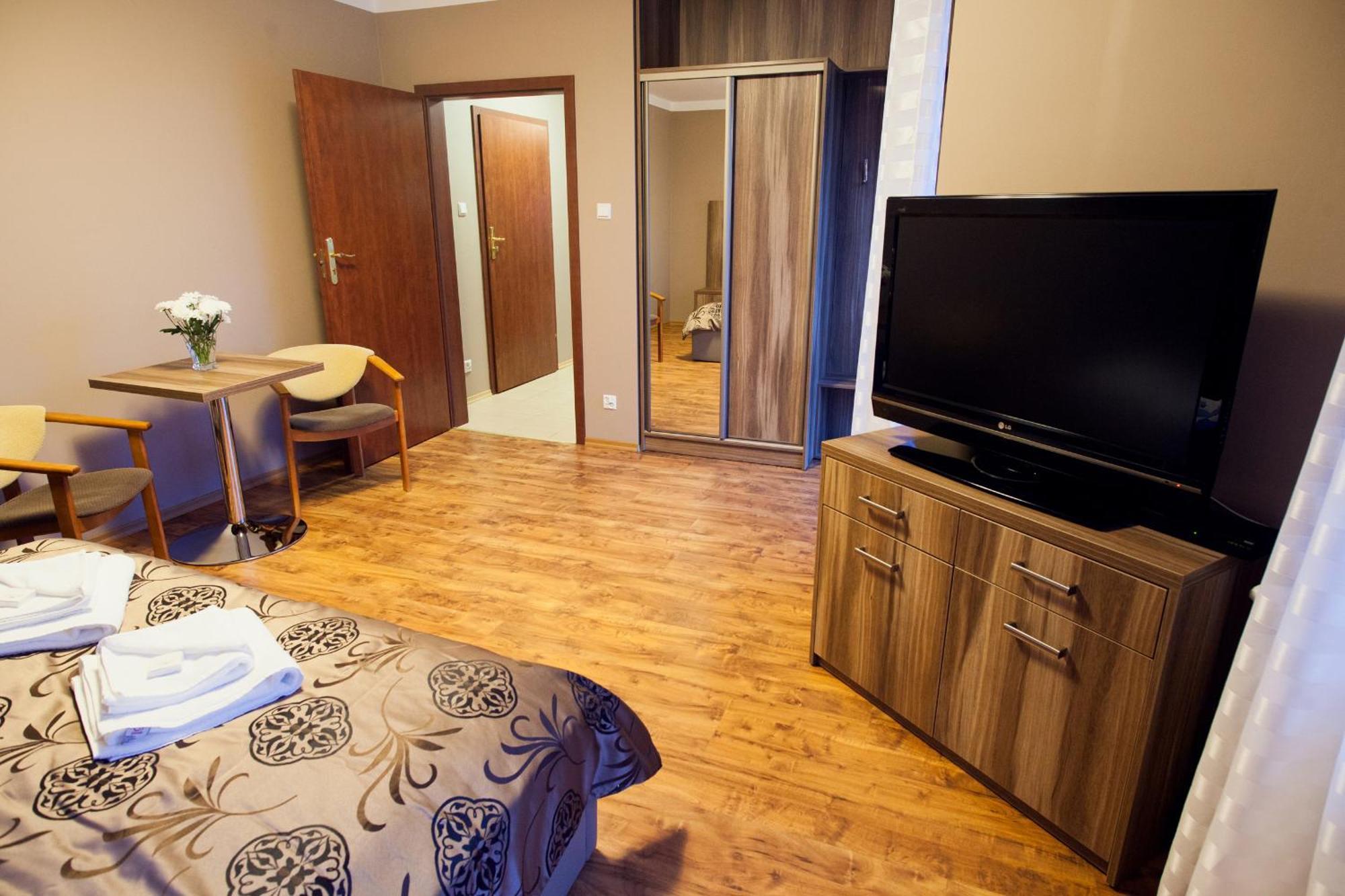 Dw Airen Hotel Тженсач Екстериор снимка