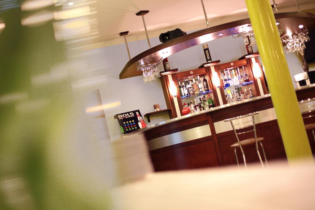 Dw Airen Hotel Тженсач Екстериор снимка